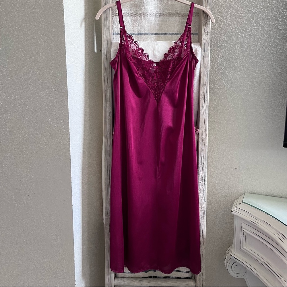 Burgundy vintage, slip dress!
